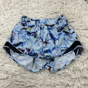 Lululemon Hotty Hot Short II *Long 4" Exposure Crystallize Multi / Black